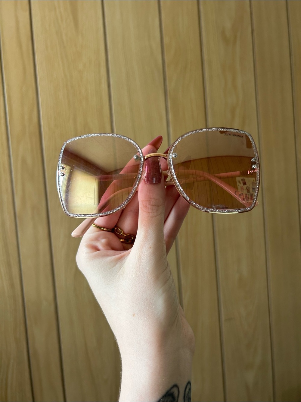 Steve Madden Gold Frame Brown Gradient Lens Oversized Sunglasses (NWOT) - Picture 2 of 3